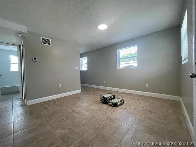 Photo - 2505 Ave L