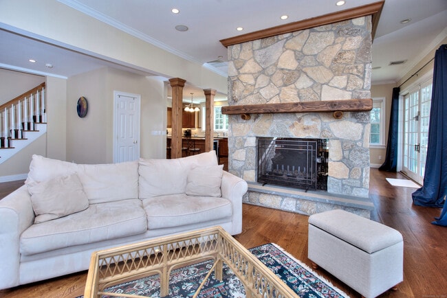 Photo - 1 Vineyard Ln