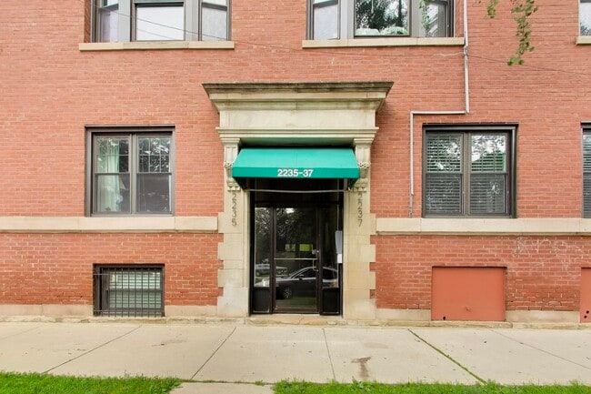 Photo - 2235 N Kedzie Blvd