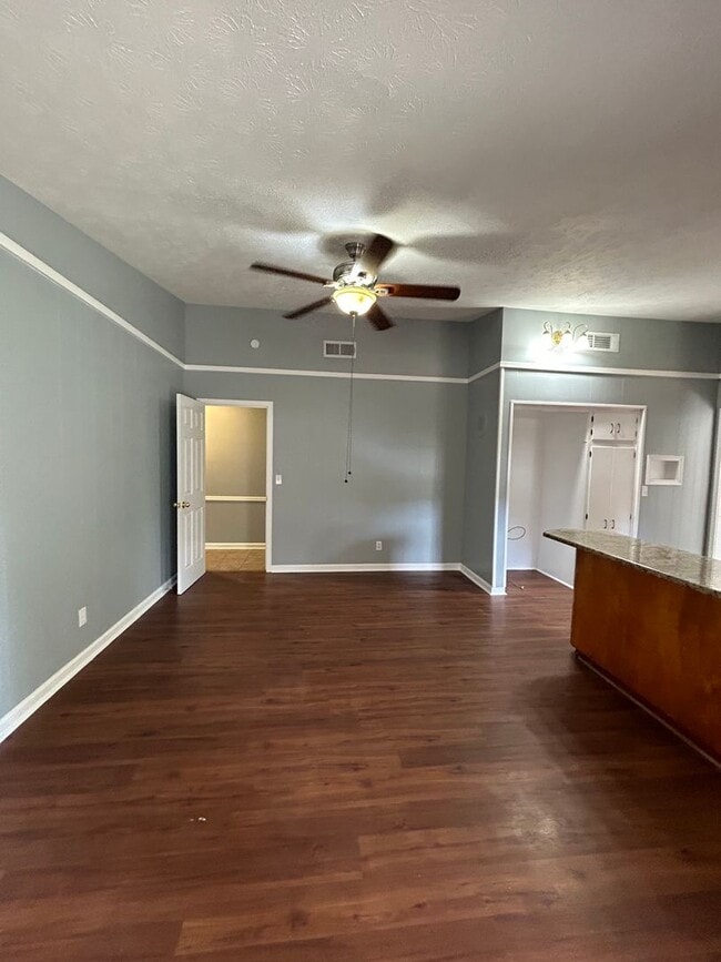 Photo - North Columbus and convenient to schools, shopping and I-185.