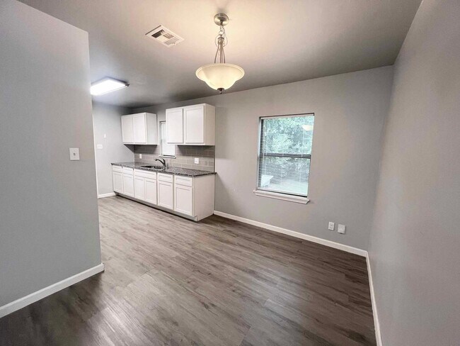 Photo - Updated Home in the Heart of NW OKC – Excellent Location!