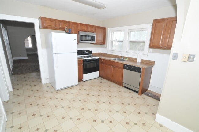 Photo - 407 Sanders Ave