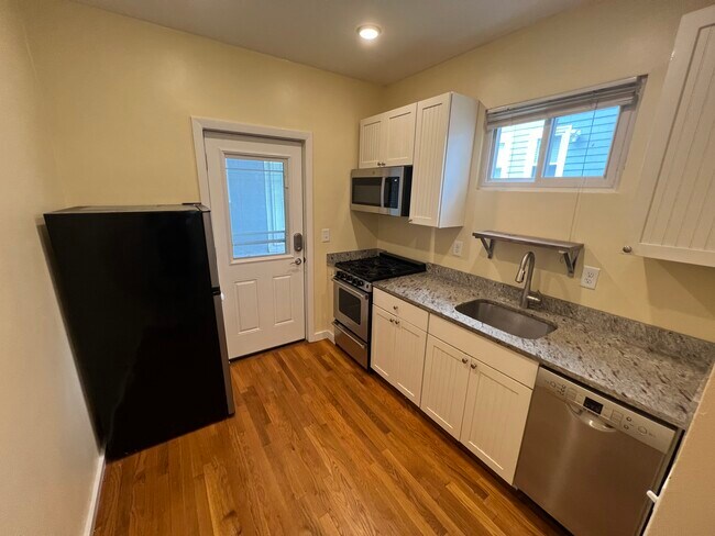 Building Photo - 2 Otis St Unit 1 Rental
