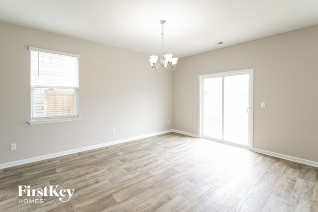 Photo - 9733 Roseberry St