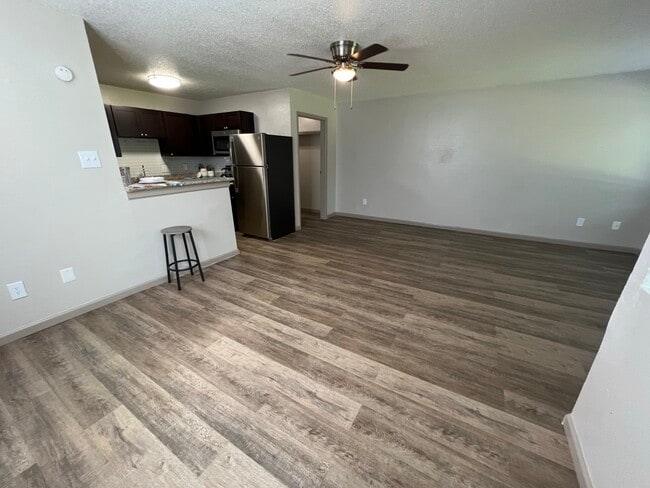 Photo - Paper Moon Apartments