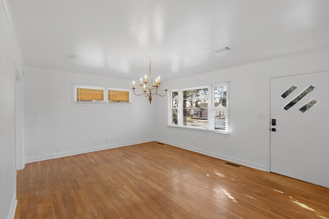 Photo - 60 Russell Rd