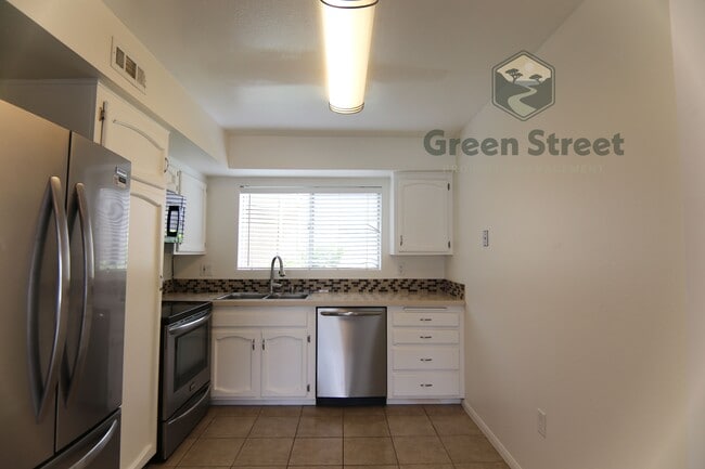 Photo - 6812 Hyde Park Dr
