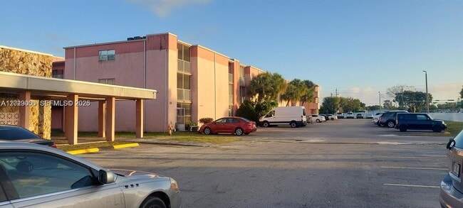 Building Photo - 19771 SW 114th Ave Unit 328