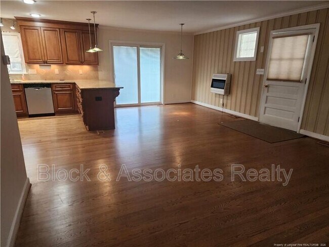 Photo - 206 Britt St