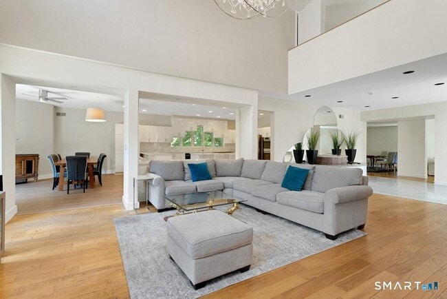 2 Stormy Cir Dr