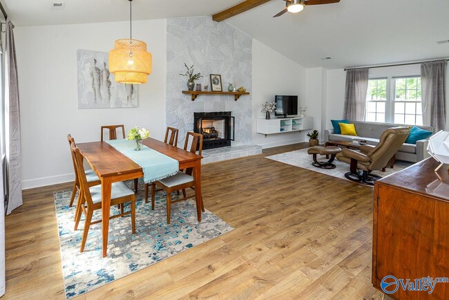 Photo - 208 S Oxford Cir