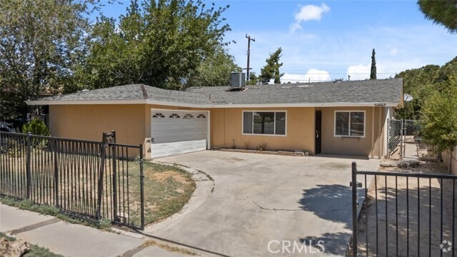 Building Photo - 329 E Ave R-7 Rental