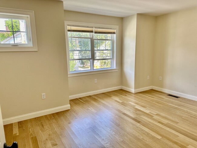 Photo - 185 Summer St