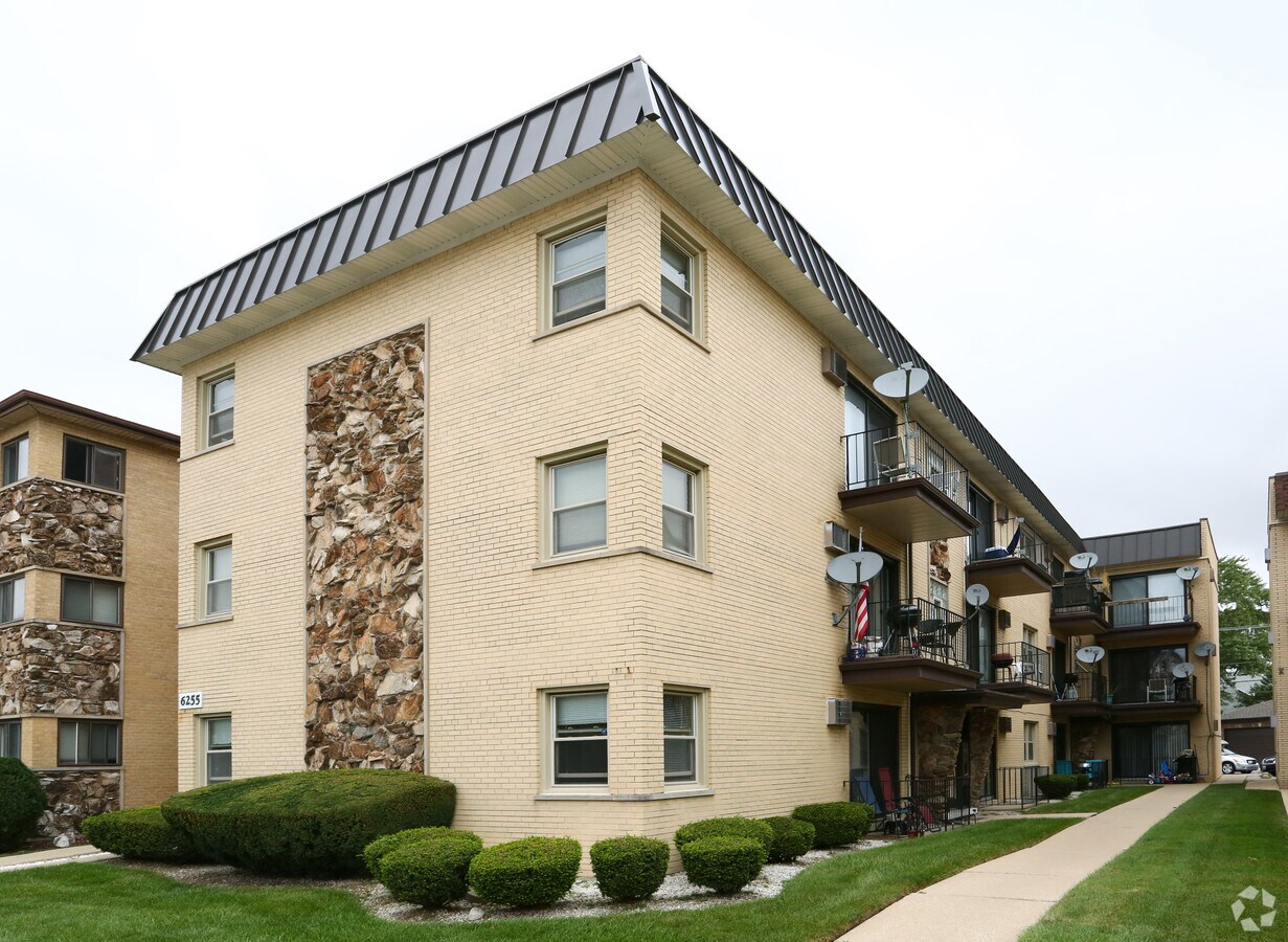 Photo - 6255 N Northwest Hwy Apartments