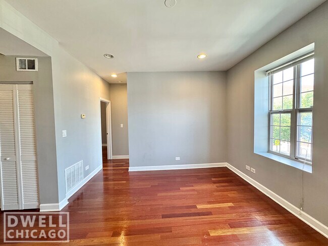 Photo - 3205 W George St Unidad 2