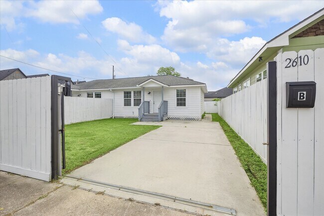 Photo - 2610 Cochran St
