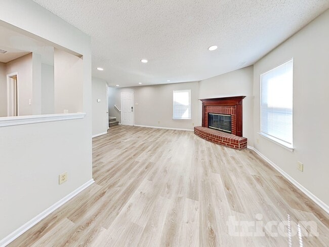 Photo - 631 Fern St