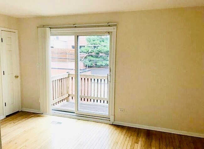 Photo - 1034 W Diversey Pky