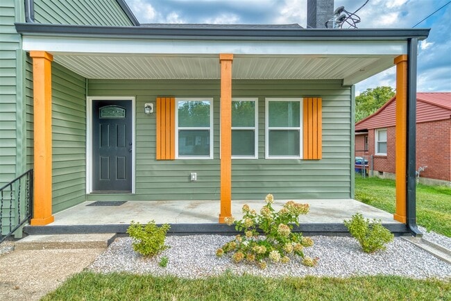 Photo - 704 W 7th St