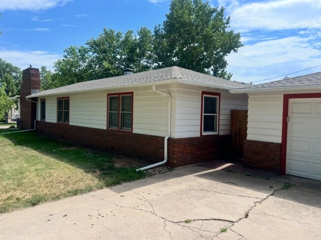 Photo - 3 BED | 1.5 BATH | SPACIOUS HOME | CENTRAL