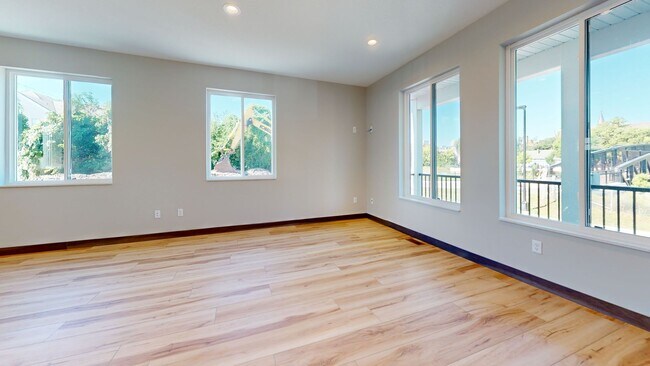 1330-1330 SE 8th St