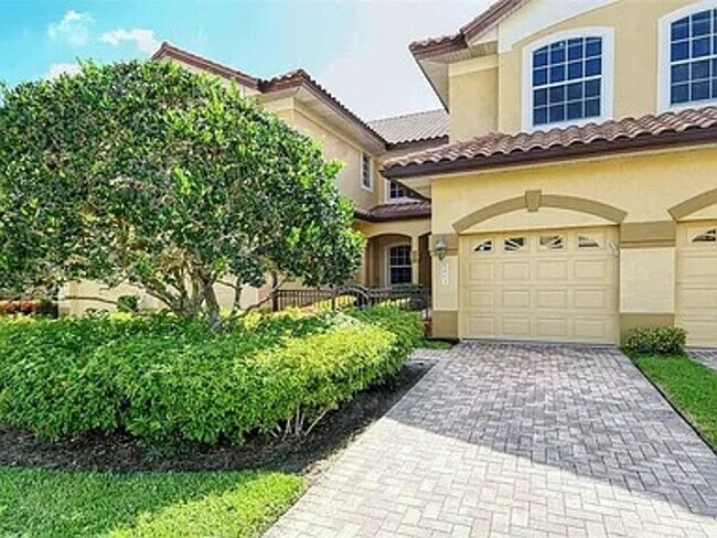Photo - ** 3 MONTH MINIMUM - 9 MONTH MAXIMUM LEASE OPTIONS ** GORGEOUS TURNKEY FURNISHED CONDO LOCATED IN...