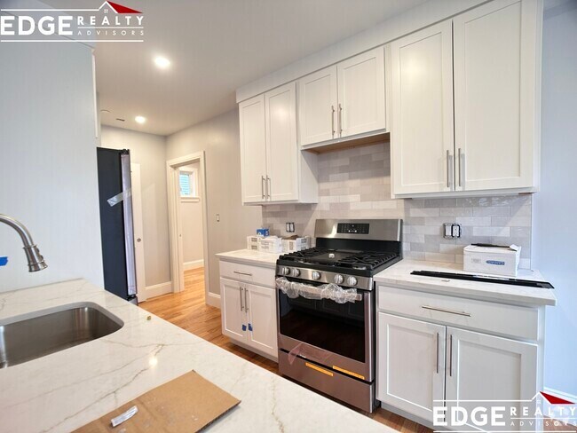 Building Photo - 21 Shepard St Rental