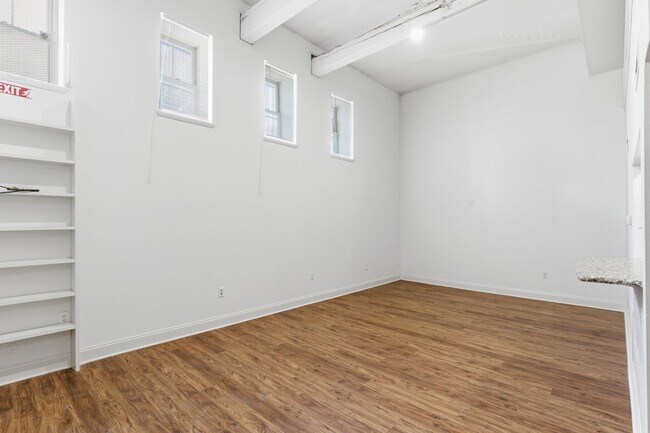 Photo - 2837 Cambridge St Unit 2