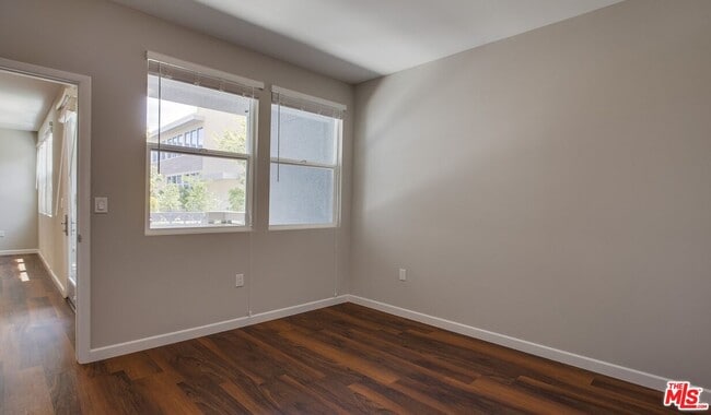 Photo - 1033 Doreen Pl Unit B