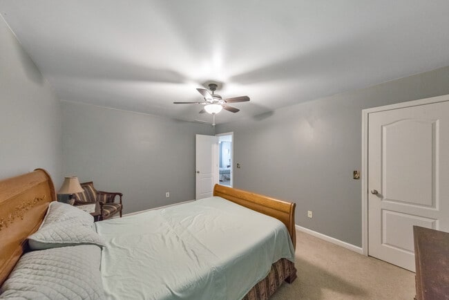 Photo - 179 Holbrook Dr
