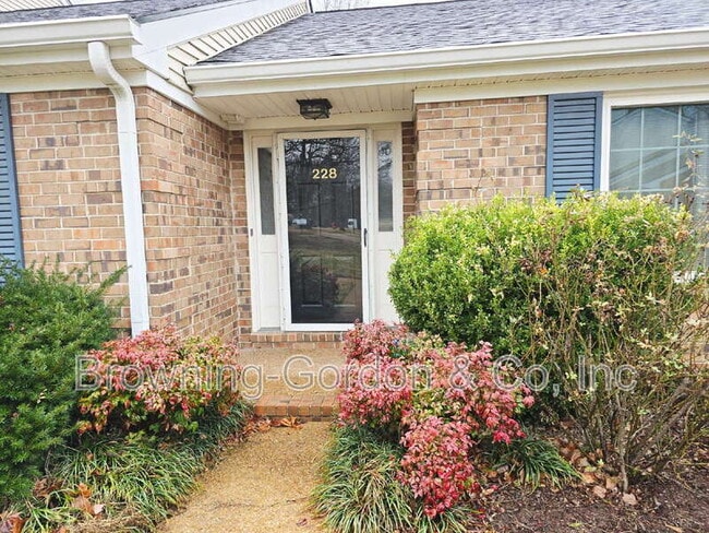 Photo - 228 Brattlesboro Pl