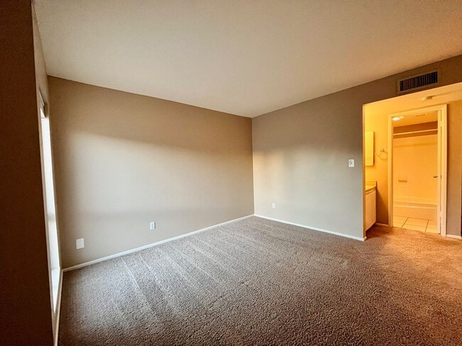 Photo - Tuckey Ln #225