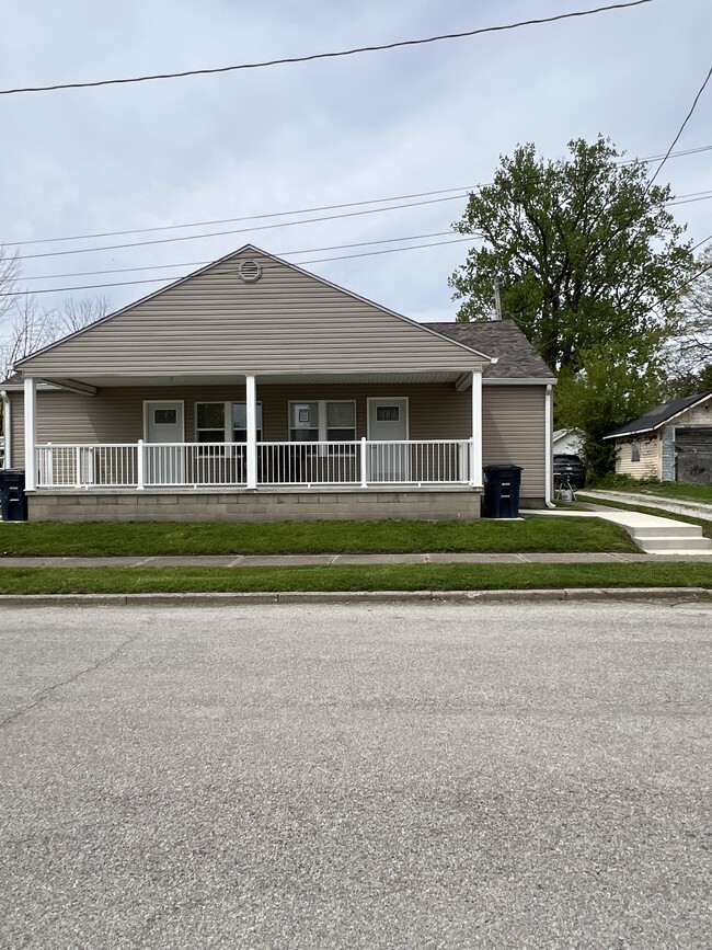 Front with street parking (right side) - 408 John St Apartments Unit 408