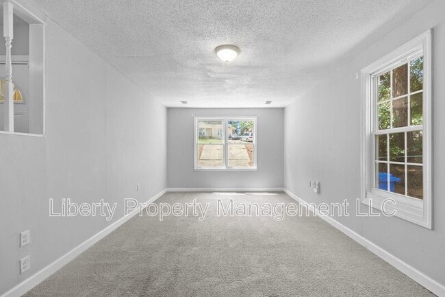 Photo - 512 Nottingham Dr