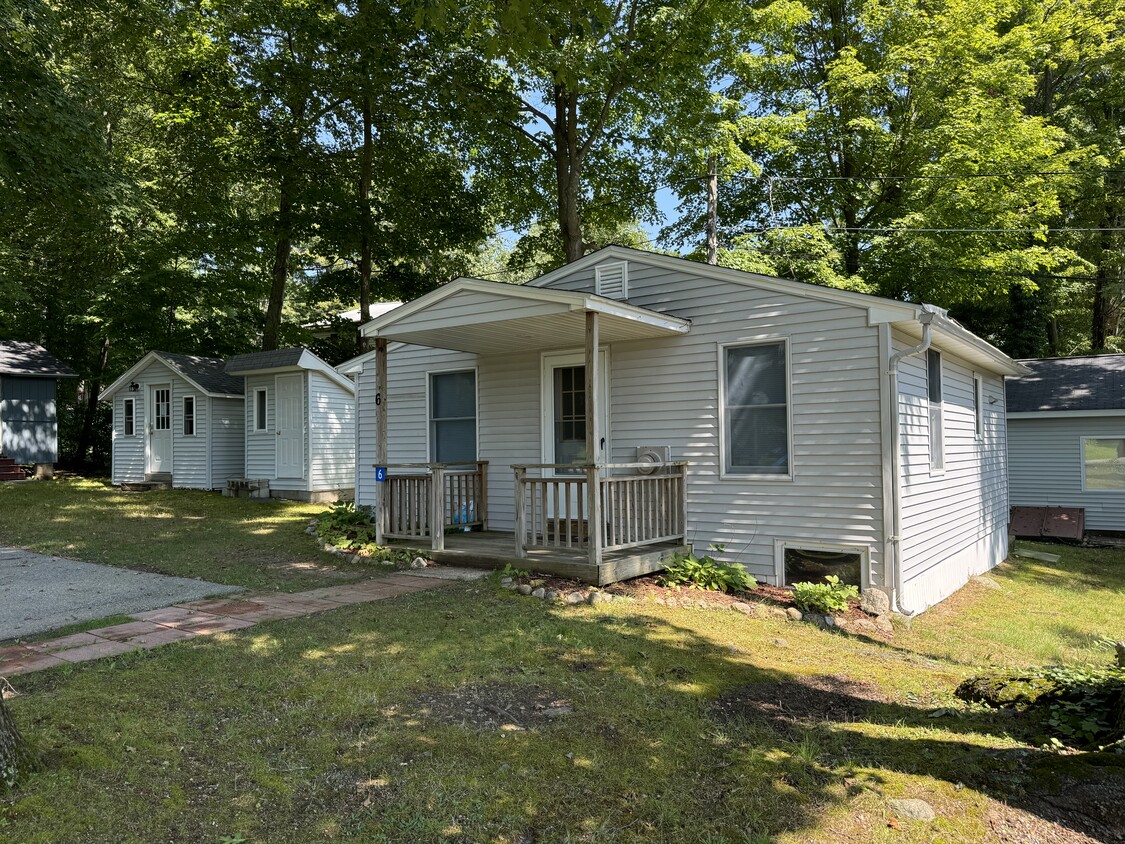 Unit is adjacent to the laundry cabin - 9R Lake Dr (East Hampton, CT)