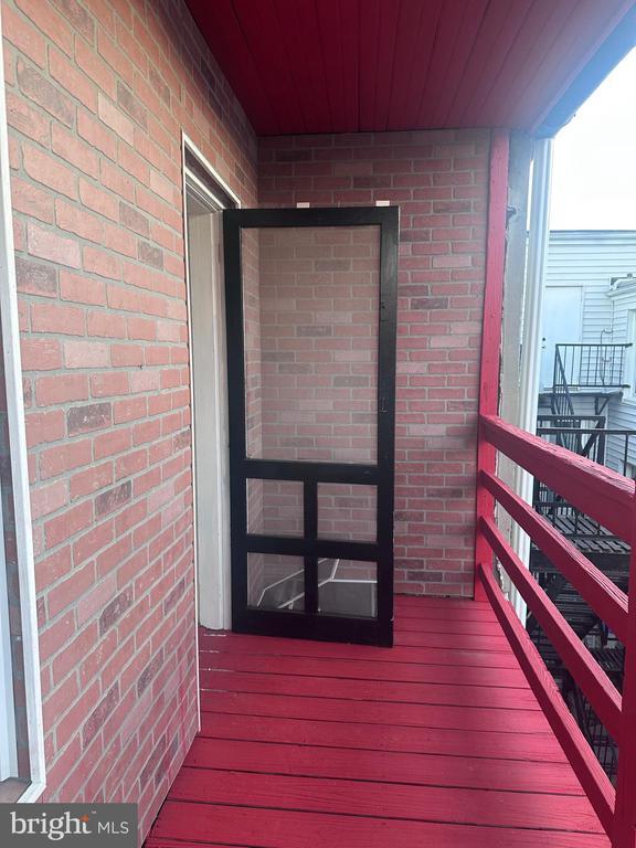 Photo - 17 E Walnut St