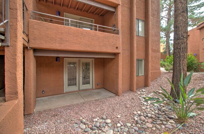 Photo - 4704 E Paradise Village Pkwy N Unidad 140
