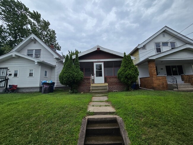 Building Photo - 3 Bedroom House