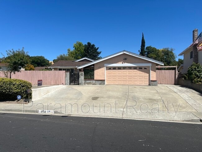 Photo - 974 Coral Dr