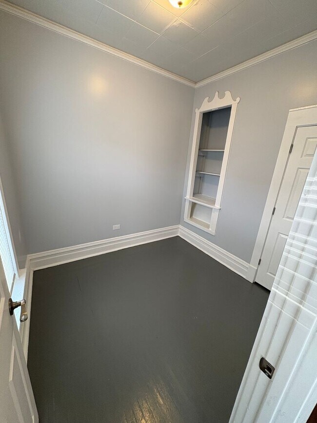 Photo - 1034 W 61st St Unit 2nd floor