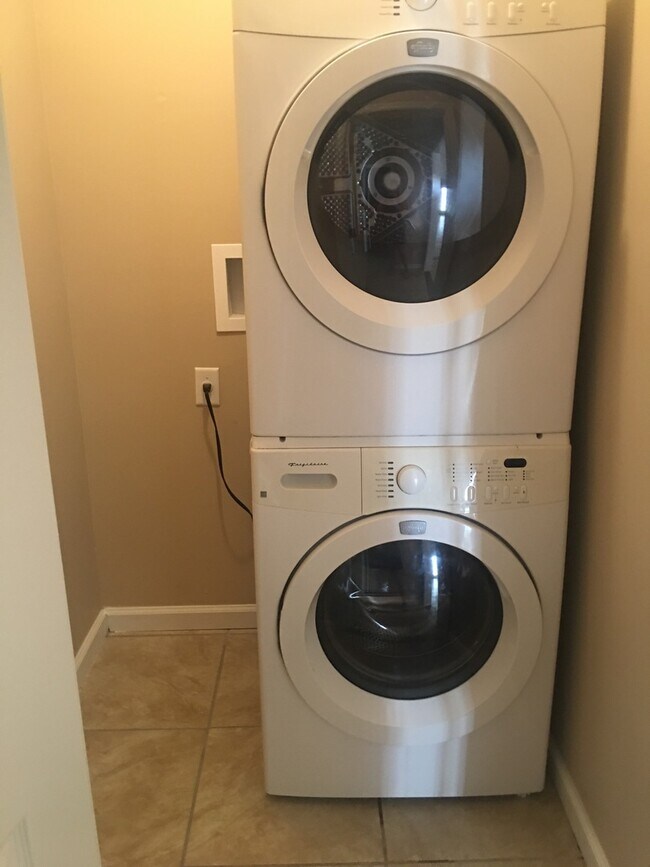 Photo - 108 Leeswood Cir