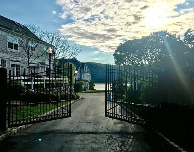 Photo - 213 Riverview Dr