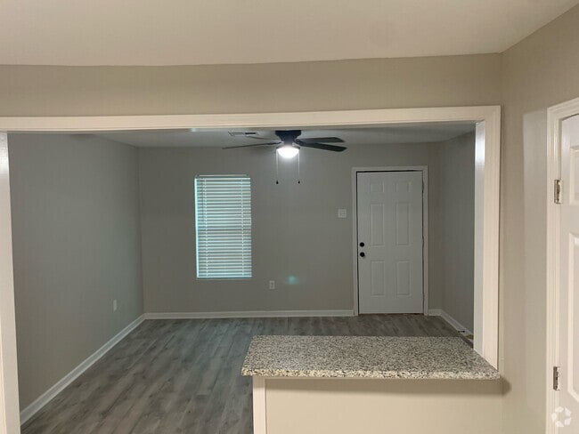 Building Photo - 3605 Thomas Dr Rental