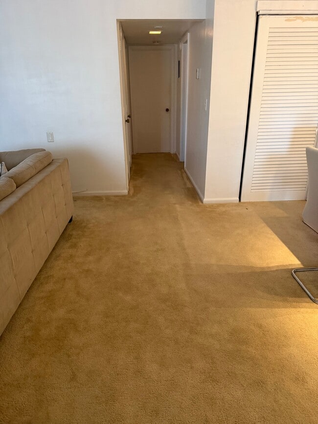 Photo - 2121 NE 68th St Unidad APT 109