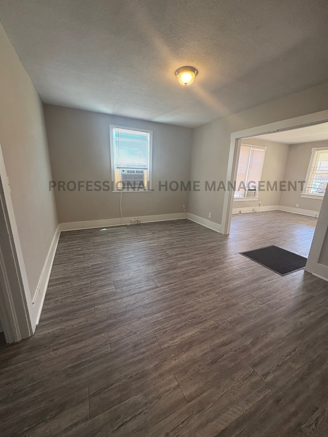 Photo - Chic Downtown Newton Studio – Corner Unit!