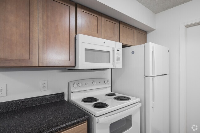 2BR, 2BA - 1,000SF - Kitchen - Deerfield Run Apartments