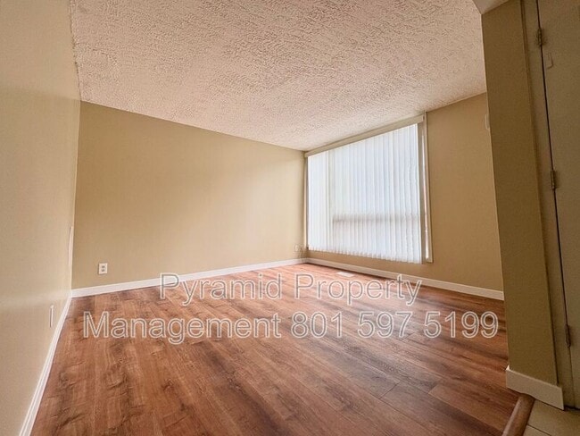 Photo - 353 S 1100 E