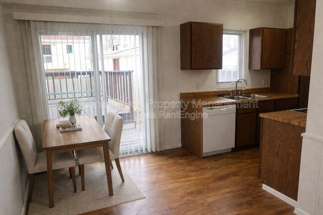 Photo - 440 22nd St E