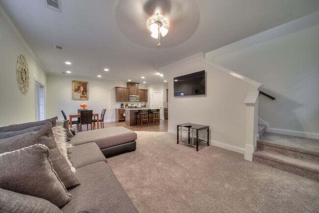 Photo - 710 Red Cedar Ct