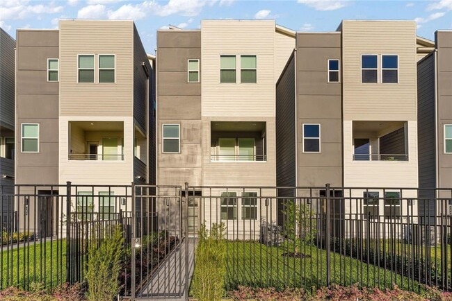 Photo - 308 Jensen Dr